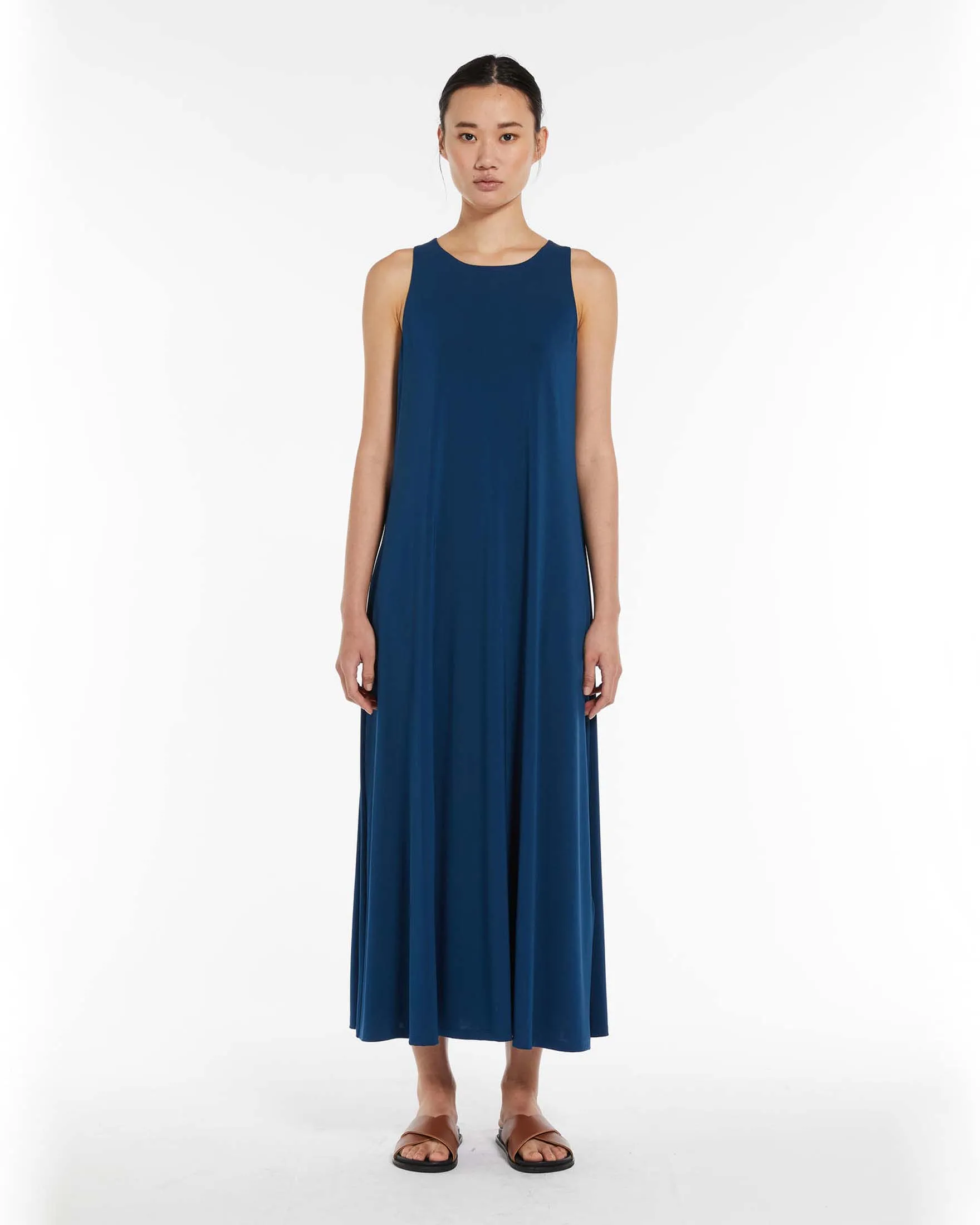 Abito lungo blu chiaro in jersey di viscosa stretch senza maniche con scollo tondo