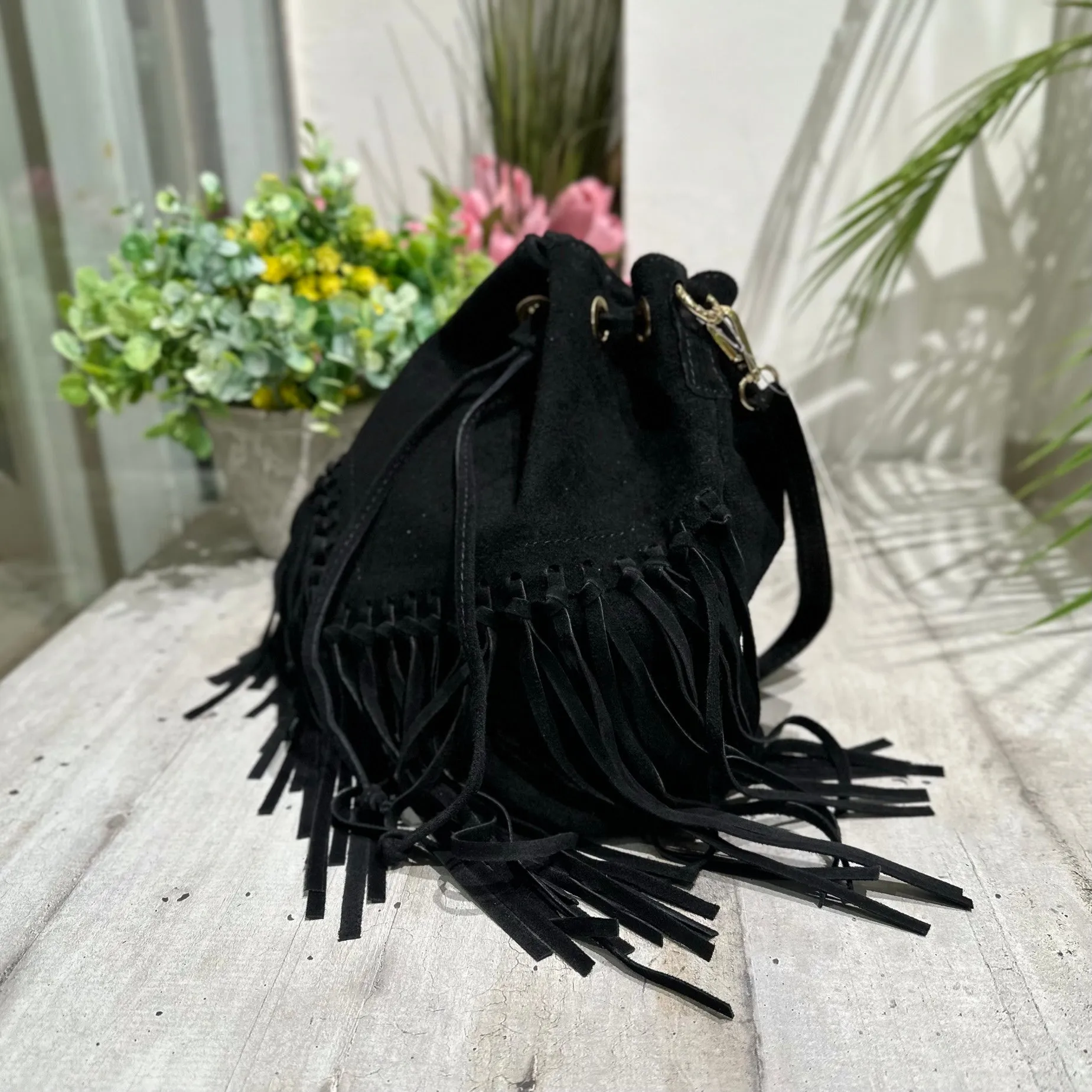 Borsa a Secchiello con Frange Nera in Pelle Scamosciata KIKKIBAGS EVA