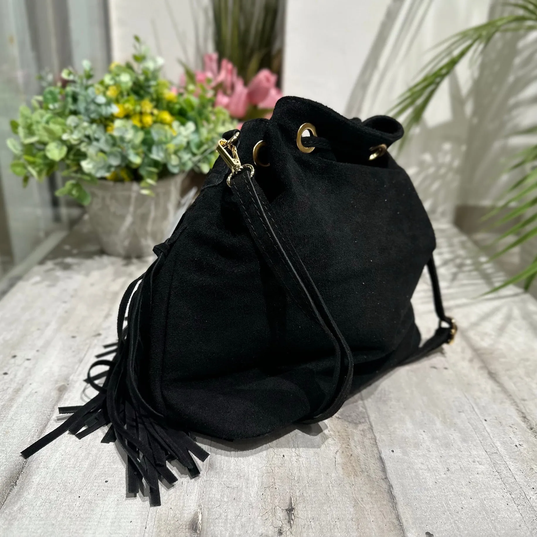 Borsa a Secchiello con Frange Nera in Pelle Scamosciata KIKKIBAGS EVA