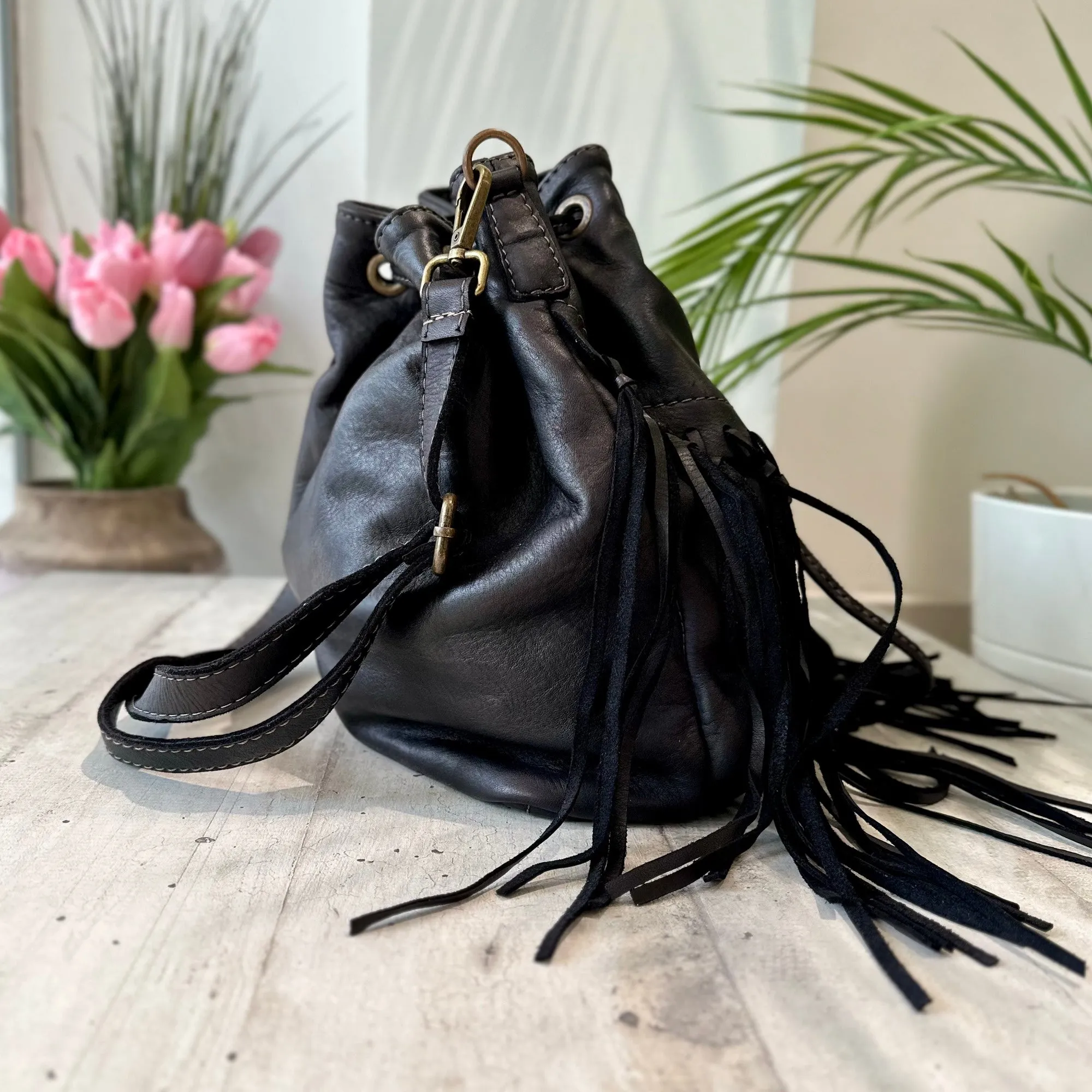 Borsa a Secchiello con Frange Nero in Pelle Nabuk Vintage