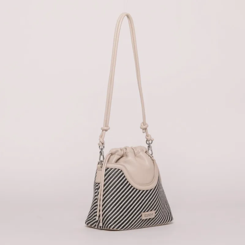 BORSA A SECCHIELLO CON INTRECCIO BEIGE