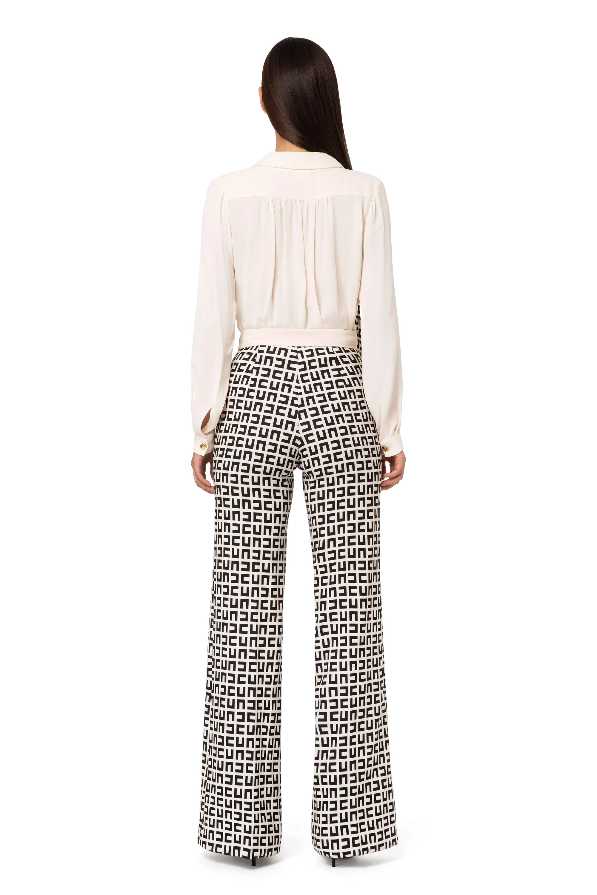 Camicia con vestibilità dritta e scollo a V