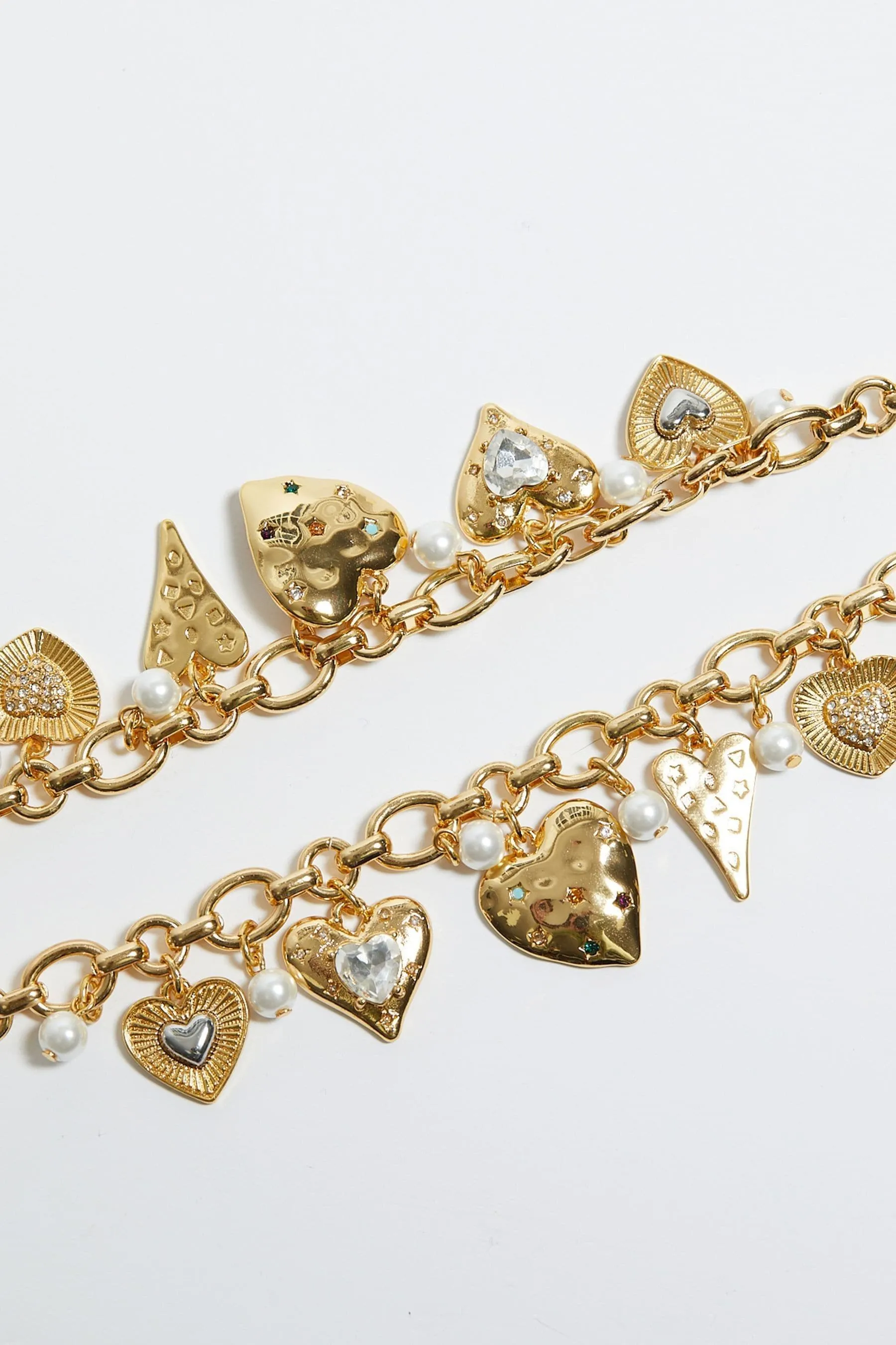 Collana con ciondolo a cuore e cristalli colorati
