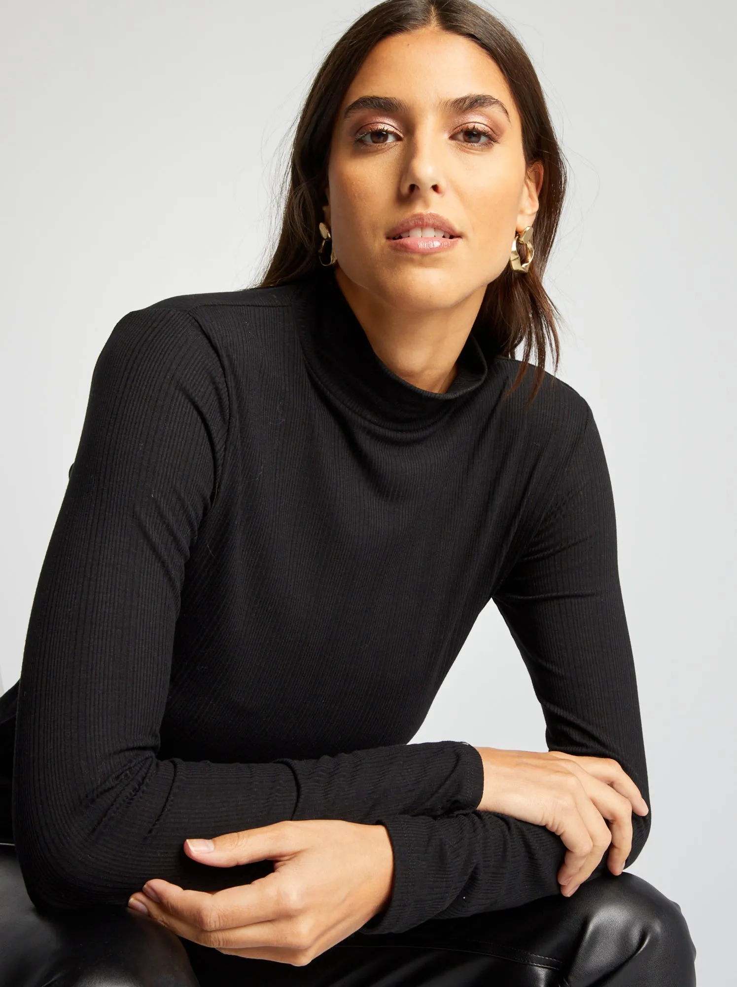 Dolcevita in maglia a coste - nero