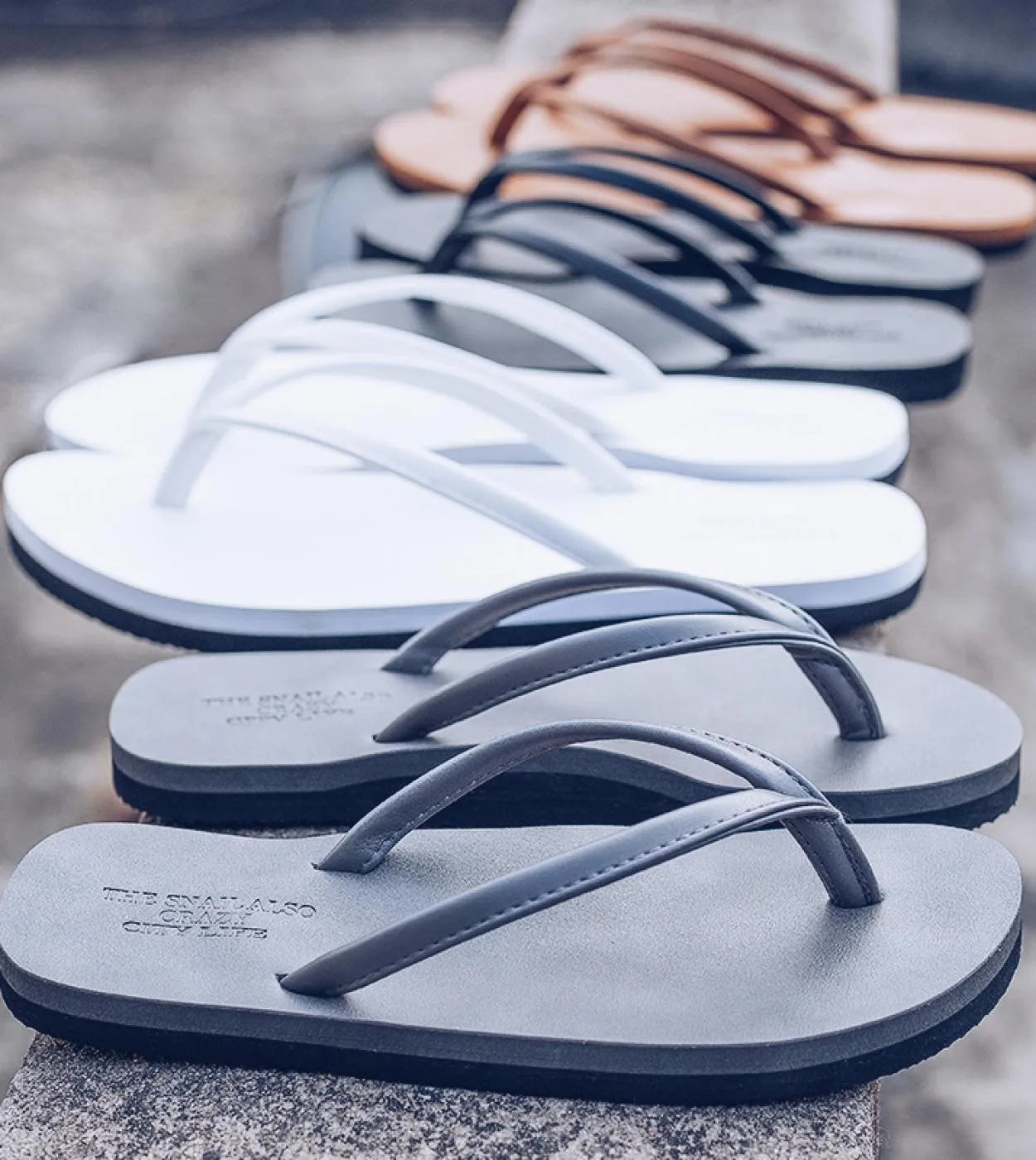 Infradito da spiaggia da donna 2022 Scarpe basse estive Donna Slip On Sandali Suola antiscivolo Tinta unita Moda femminile Flip