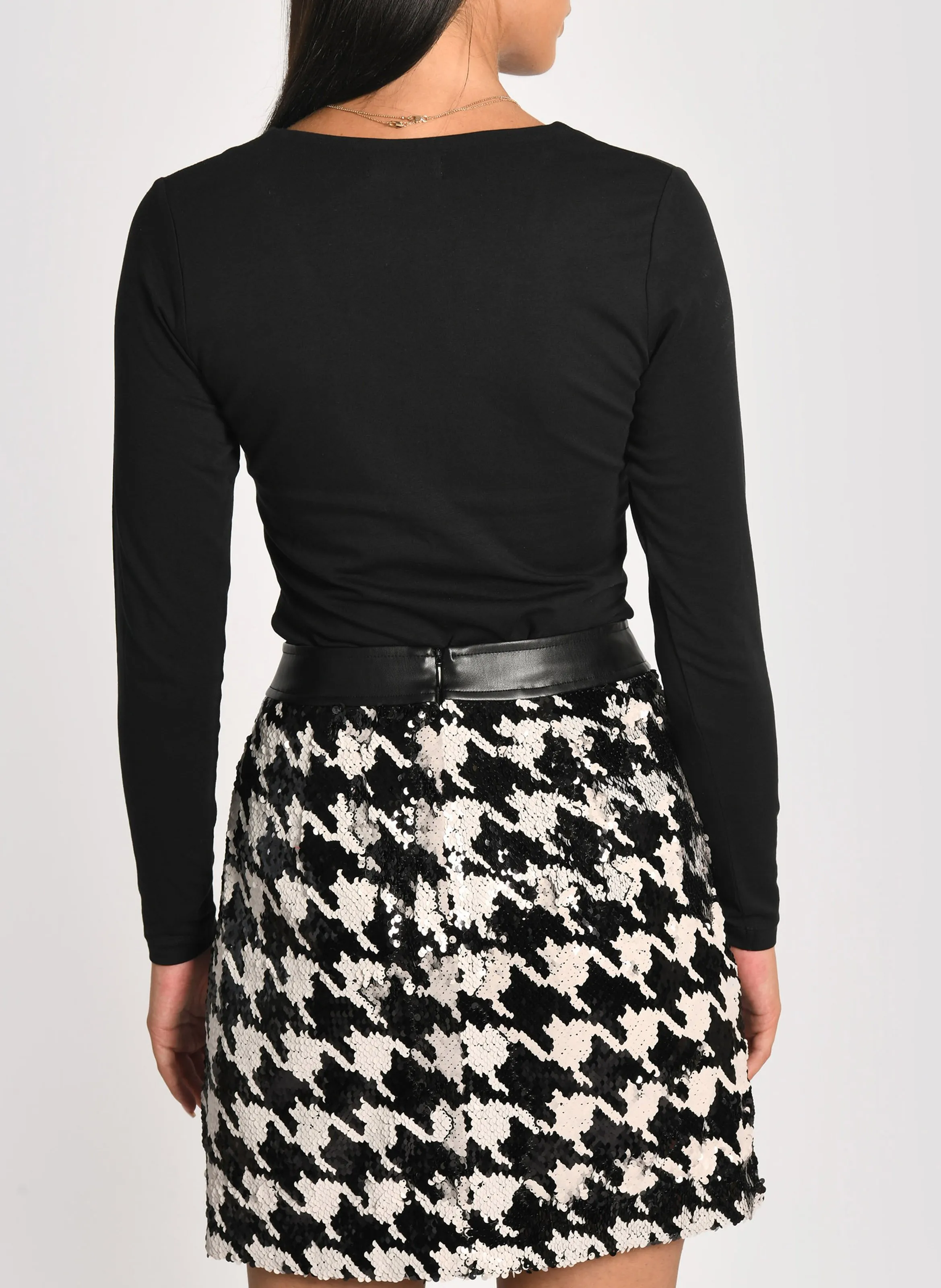  KOOKAI   MATHILDA - Maglietta aderente con scollo a V in cotone elasticizzato | Nero