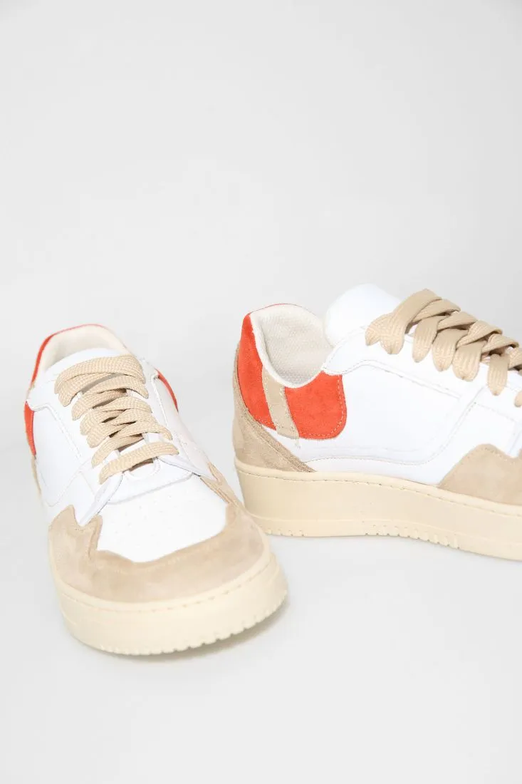 Sneakers in vera pelle con linguetta e inserti