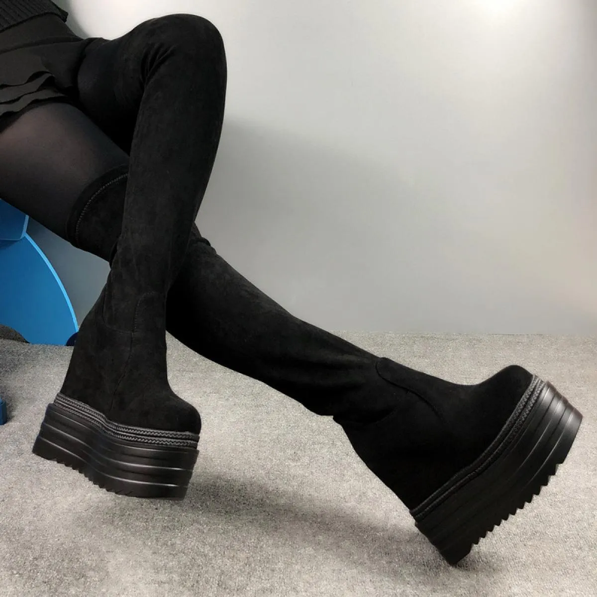Stivali lunghi Nuovi stivali da donna con tacco super alto Zeppe da 13 cm Stivali a tubo alto Suola spessa all'interno Stivali s