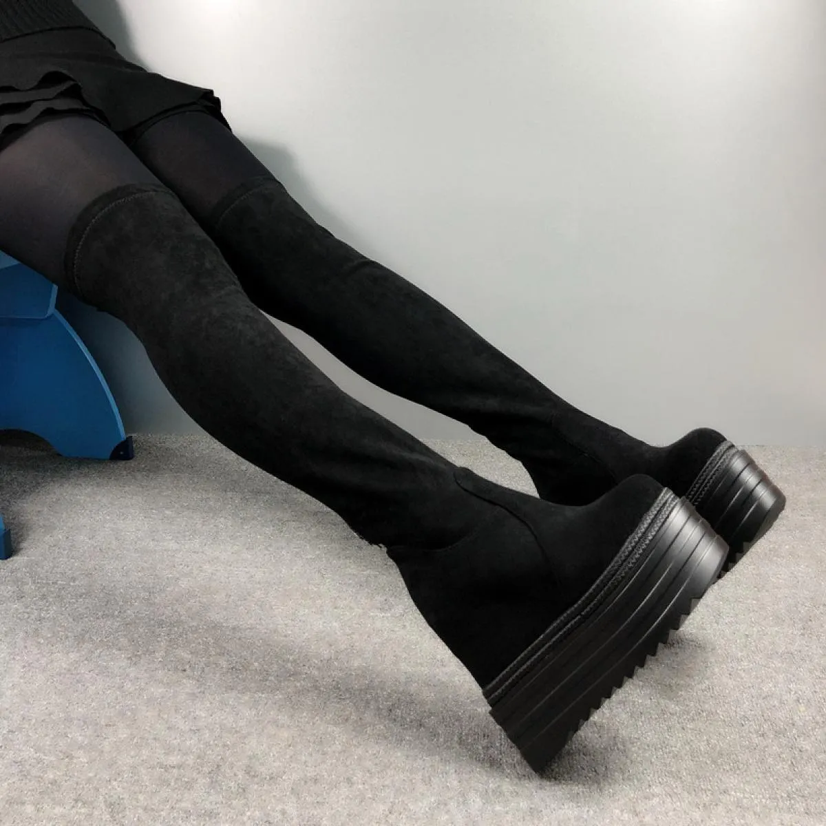 Stivali lunghi Nuovi stivali da donna con tacco super alto Zeppe da 13 cm Stivali a tubo alto Suola spessa all'interno Stivali s